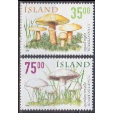 1999 Iceland Mi.915-916 Mushrooms 3,00