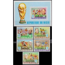 1977 Niger Mi.593-597+598/B18 1978 World championship on football of Argentina 11,00 €